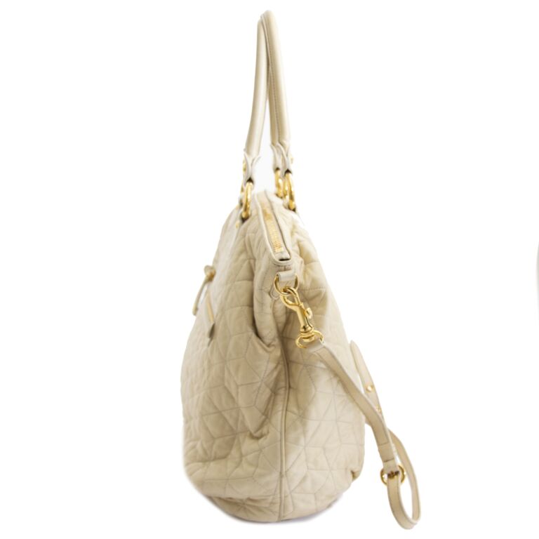 【関税&送料込】Miu Miu Beige Suede Handbag Miu Miu Shoulder bag Beige Leather Suede fringe Accessory