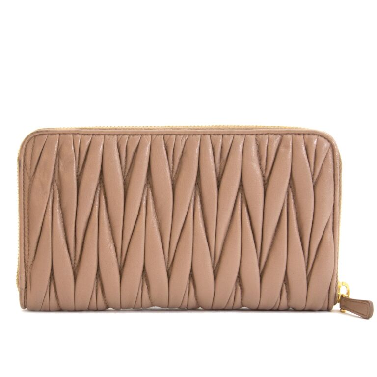 Miu Miu Matelassé Wallet ○ Labellov ○ Buy and Sell