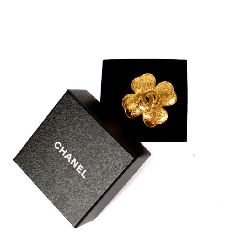 Chanel Gold 95A Brooch ○ Labellov ○ Buy and Sell Authentic Luxury