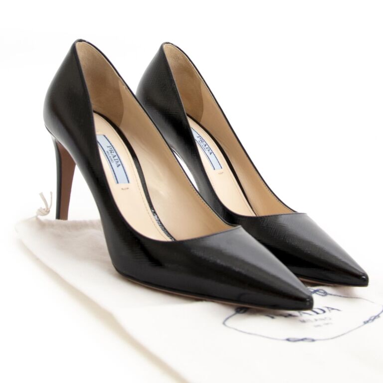 prada saffiano pumps