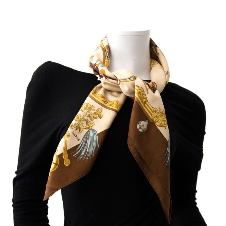 Hermes carré de soie plumes et grelots ○ Labellov ○ Buy and Sell