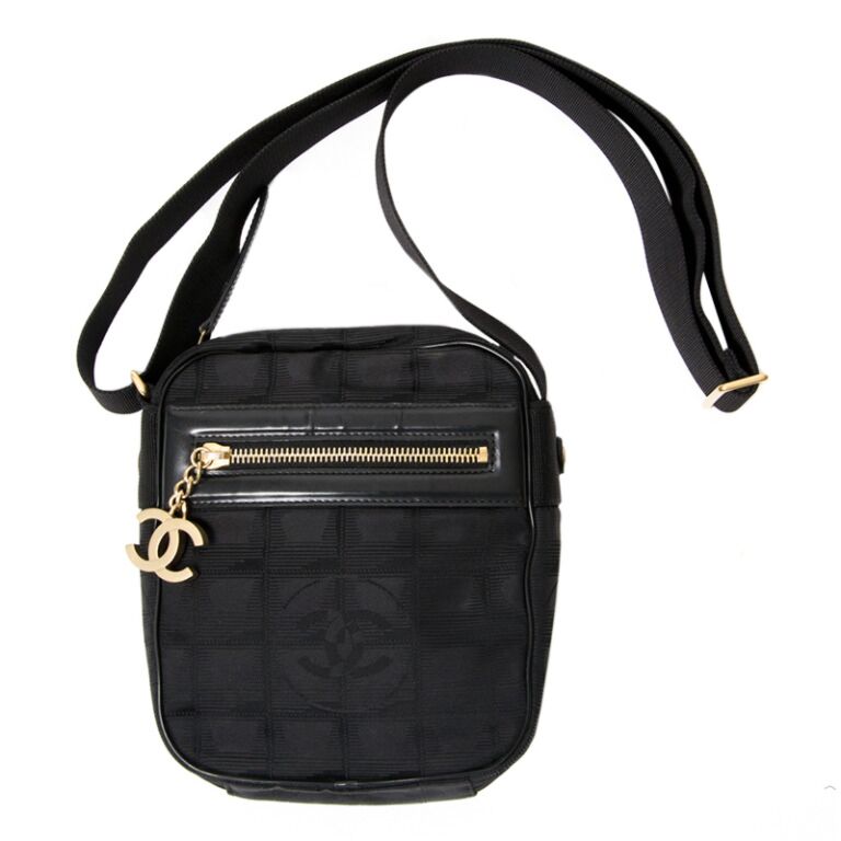 Vintage Chanel Nylon Cross Body Messenger Bag ○ Labellov ○ Buy