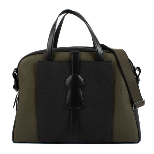Shop safe online at Labellov in Antwerp, Brussels and Knokke this 100% authentic second hand Delvaux Kaki/Noir Taurillon Soft Magritte Do-Off Travel Bag