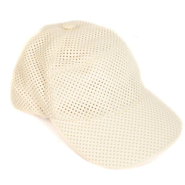 Shop safe online at Labellov in Antwerp, Brussels and knokke this 100% authentic second hand Hermès White Perforated Leather Cap - Size 56