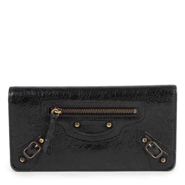 Buy authentic secondhand Balenciaga wallets at the right price at LabelLOV vintage webshop. 