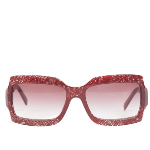 Shop safe online at Labellov in Antwerp, Brussels and Knokke these 100% authentic second hand Chanel Red Acetate Sunglasses