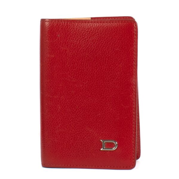 Shop safe online at Labellov in Antwerp, Brussels and Knokke this 100% authentic second hand Delvaux Red Agenda Cover