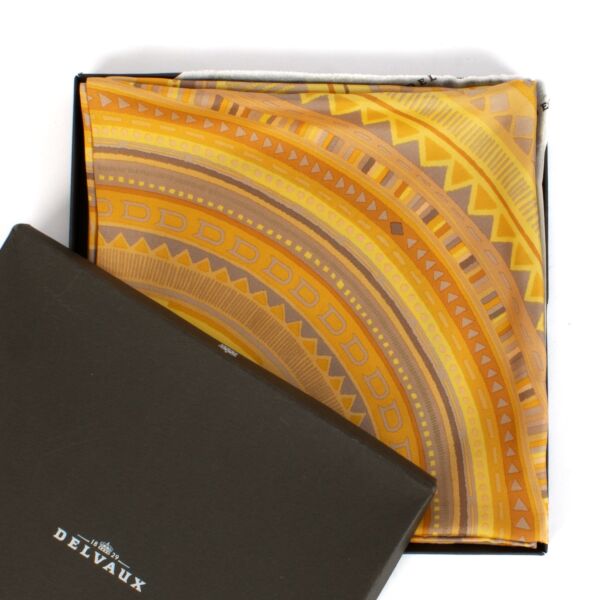 Shop safe online at Labellov in Antwerp, Brussels and Knokke this 100% authentic second hand Delvaux Yellow Le Regard Twill de Soie Carré Scarf