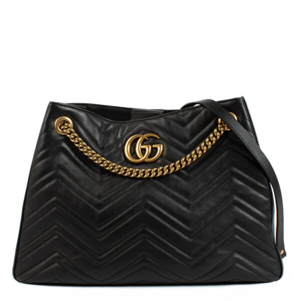 Gucci Black Matelasse Marmont Shoulder Bag for the best price at Labellov secondhand luxury in Antwerp and Knokke. We buy and sell your preloved and brand new designer bags for the best price online.