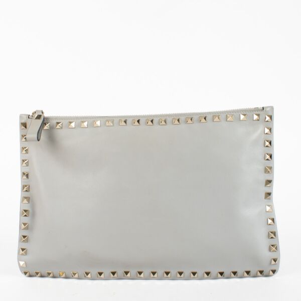 Authentic Second Hand Valentino Garavani Grey Rockstud Clutch on Labellov.com