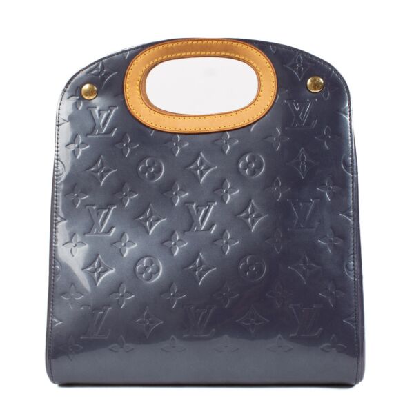 Shop safe online at Labellov in Antwerp, Brussels and Knokke this 100% authentic second hand Louis Vuitton Blue Galactic Monogram Vernis  Maple Drive Top Handle. Veilig online tweedehands authentieke Louis Vuitton Blue Galactic Monogram Vernis  Maple Driv