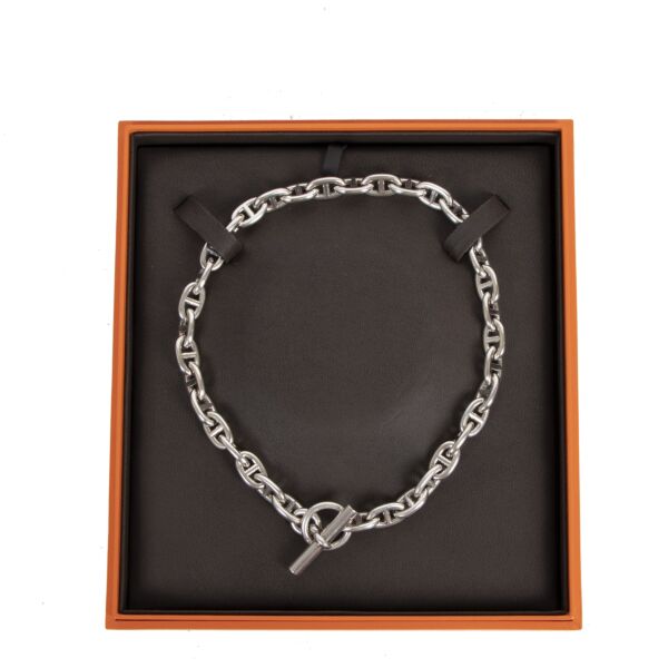 Buy authentic secondhand Hermes necklaces at the right price at LabelLOV vintage webshop.