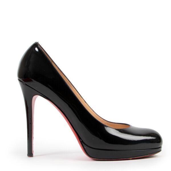 Shop a 100% authentic second hand pair of Christian Louboutin Black Pumps Size 39 at Labellov 
