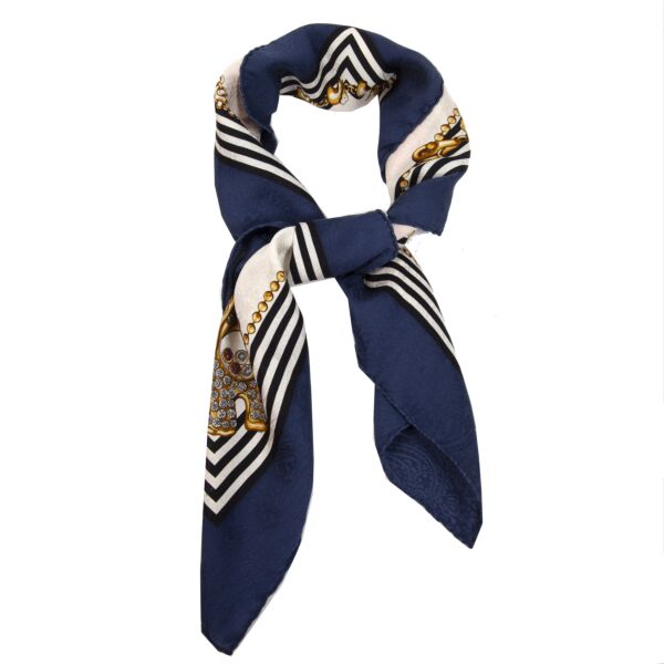 Authentieke Tweedehands Chopard Elephant Silk Scarf juiste prijs veilig online shoppen luxe merken webshop winkelen Antwerpen België mode fashionAuthentieke Tweedehands Chopard Elephant Silk Scarf juiste prijs veilig online shoppen luxe merken webshop win