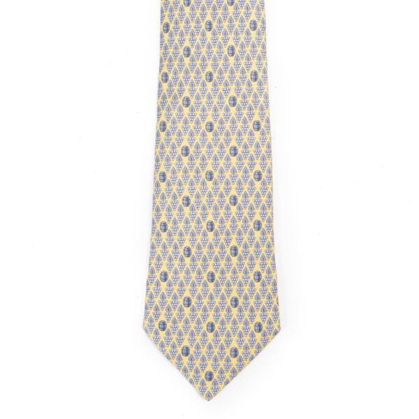 Authentieke Tweedehands Hermès Yellow Blue Pattern Silk Tie juiste prijs veilig online shoppen luxe merken webshop winkelen Antwerpen België mode fashion