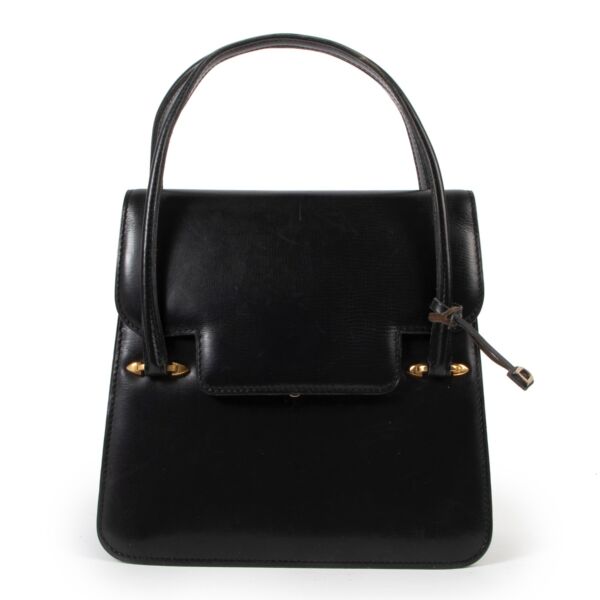 Buy this Delvaux Black Top Handle online or in store at Labellov Antwerp a luxury store that sells and buys secondhand items. 