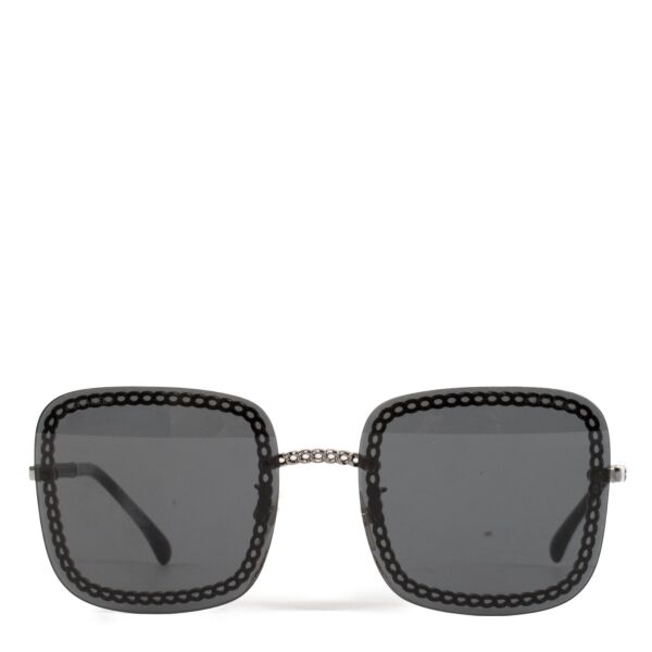 Chanel Black Chain Sunglasses for the best price at Labellov secondhand luxury in Antwerp, Knokke, Brussels.