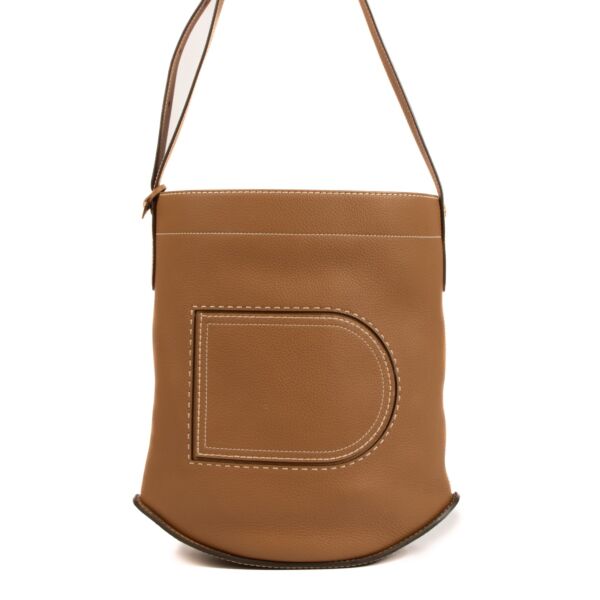 Shop safe online at Labellov in Antwerp, Brussels and Knokke this 100% authentic second hand Delvaux Végétal-Ivory Taurillon Soft Pin Supriqué Crossbody Bag