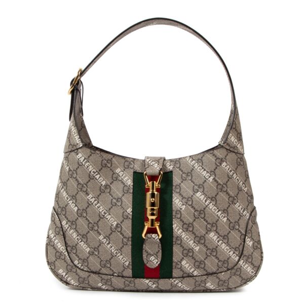 Gucci x Balenciaga The Hacker Jackie 1961 Small Shoulder Bag for the best price available at Labellov secondhand luxury in Antwerp. Brand new and never worn Gucci x Balenciaga The Hacker Jackie 1961 Small Shoulder Bag.