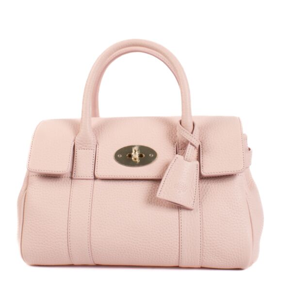 Shop safe online at Labellov in Antwerp and Knokke this 100% authentic second hand Mulberry Powder Rose Heavy Grain Bayswater Satchel Bag