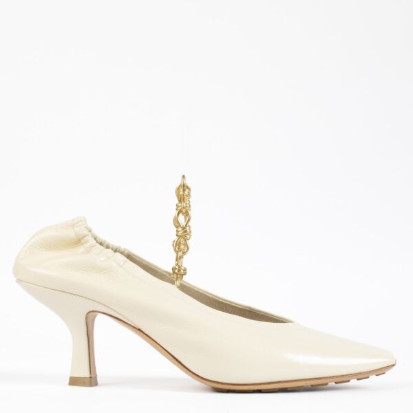 Bottega Veneta Sea Salt Sharp Chain Pumps - size 37