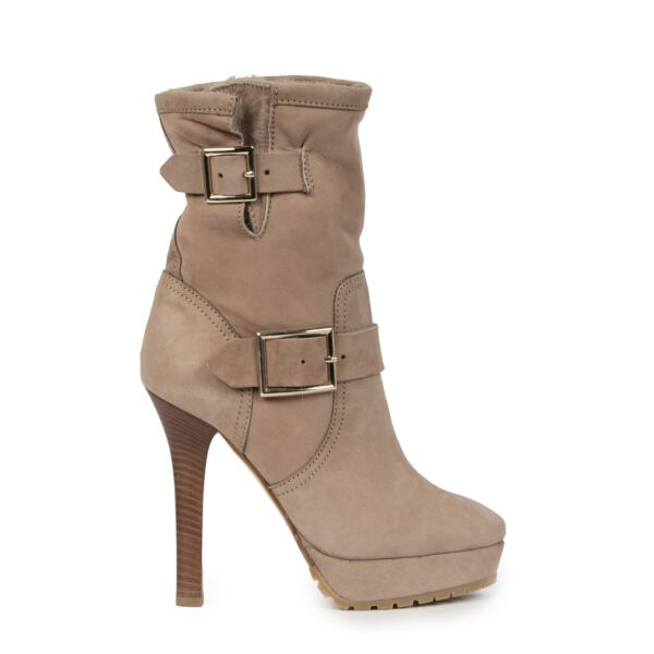 Jimmy Choo Beige Suede Shearling Dylan Boots Size 36 te koop bij Labellov