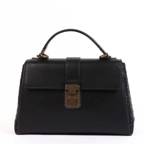 Buy an authentic second hand Bottega Veneta Black Intrecciato Piazza Crossbody Bag in very good condition at Labellov