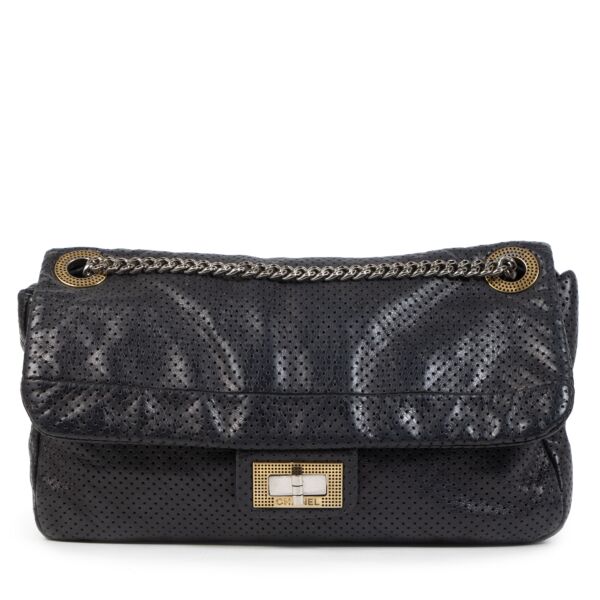Authentieke tweedehands vintage Chanel Metallic Perforated Leather Flap Bag koop online webshop LabelLOV