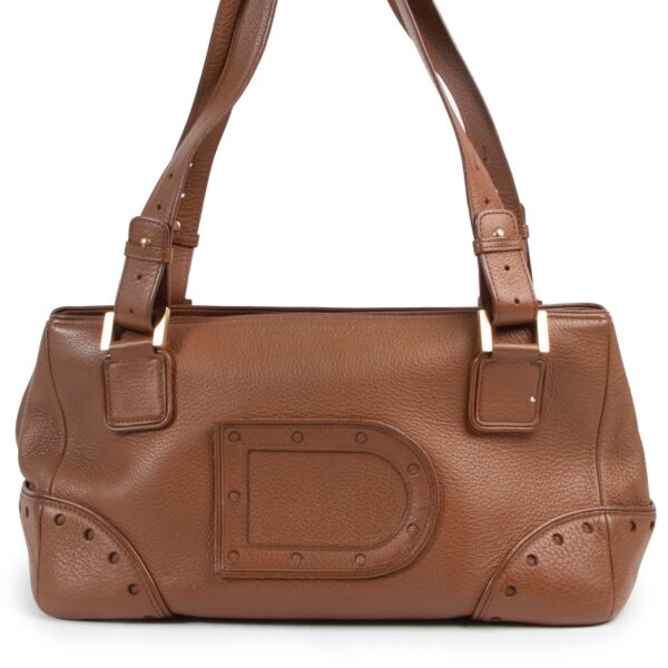 Buy safe online second hand Delvaux shoulder bag at Labellov.com.