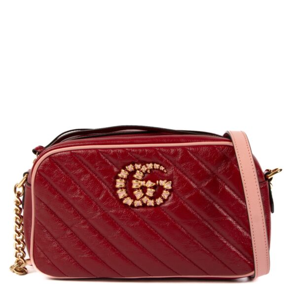 Gucci Pink & Red GG Marmont Shoulder Bag aan de beste prijs bij Labellov tweedehands luxe in Antwerpen en Knokke. Wij kopen en verkopen steeds aan de beste prijs.
