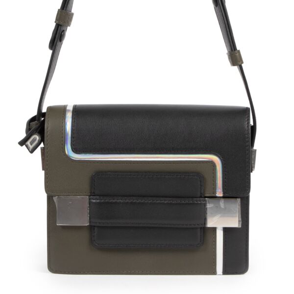 Buy authentic secondhand Delvaux bags at the right price at LabelLOV vintage webshop.