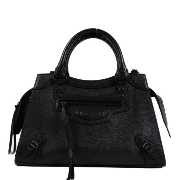Balenciaga Black Neo Classic Small Bag for the best price at Labellov secondhand luxury in Antwerp. Buy and sell your preloved and new designer bags for the best price.