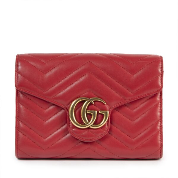 Authentique seconde-main vintage Gucci GG Red Marmont Matelasse Leather Mini Bag achète en ligne webshop LabelLOV