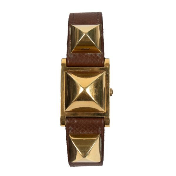 Shop safe online at Labellov in Antwerp, Brussels and Knokke this 100% authentic second hand Hermès Gold 27mm Small Medor Watch
