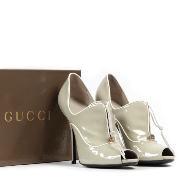 Gucci Grey Patent Leather Heels - Size 38,5