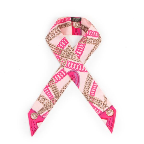 Hermès Salmon Pink Multicolor Twilly
Buy this gorgeous 100% authentic piece here safely