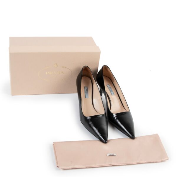 Prada Black Shiny Saffiano  Patent Leather Pumps - Size 39,5