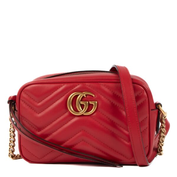 Shop safe online at Labellov in Antwerp, Brussels and Knokke this 100% authentic second hand Gucci Red GG Mini Marmont Crossbody 