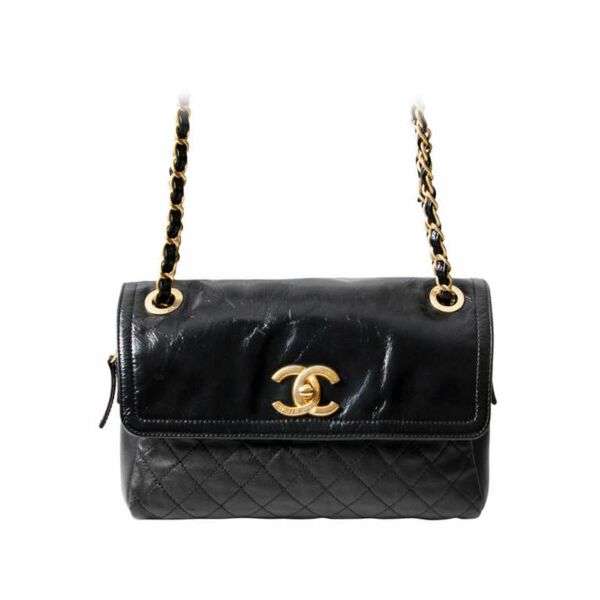 koop online bij e-shop labellov tweedehands designer vintage Chanel boy, tweedehands Chanel 2.55 handtassen