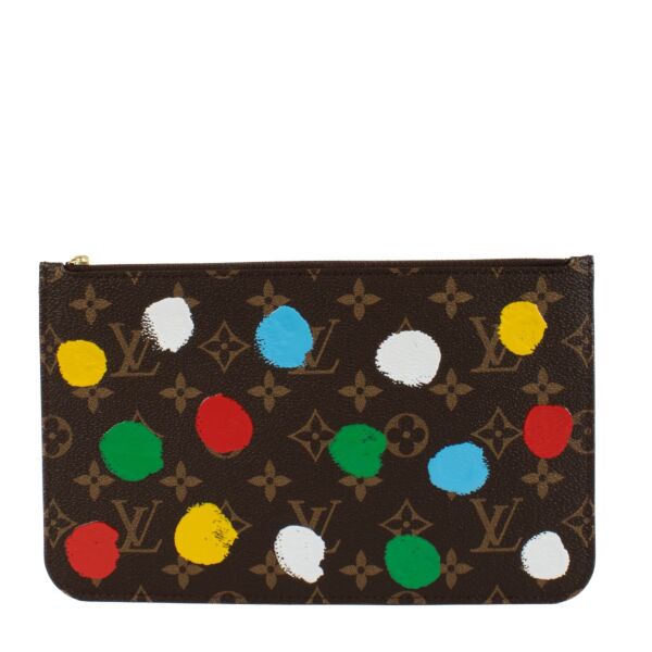 Shop safe online at Labellov in Antwerp, Brussels and knokke this 100% authentic second hand Louis Vuitton x Yajoi Kusama Monogram Neverfull MM Clutch Bag