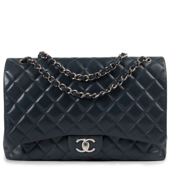 shop tweedehands authentieke Chanel Maxi Petrol Blue Caviar Classic Double Flap Bag
