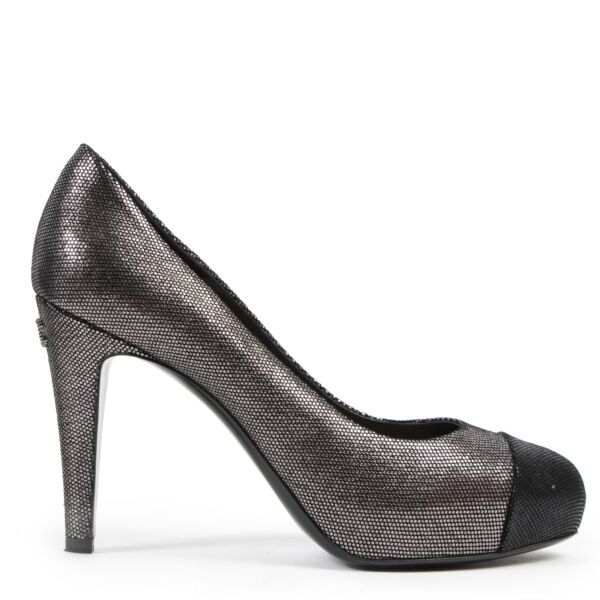 Authentic secondhand Chanel Metallic Black Caps CC Heels - Size 37,5 designer shoes fashion luxury vintage webshop safe secure online shopping 