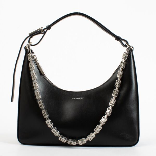 Authentic Second Hand Givenchy Black Shoulder bag on Labellov.com