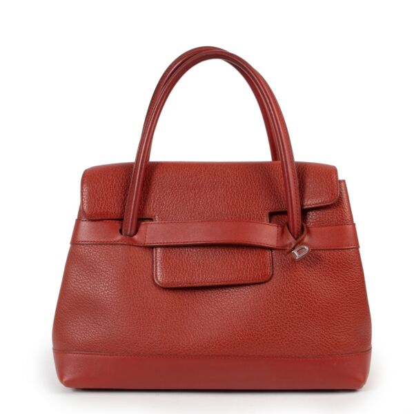 Shop safe online at Labellov in Antwerp this 100% authentic second hand Deux De Delvaux Red Top Handle