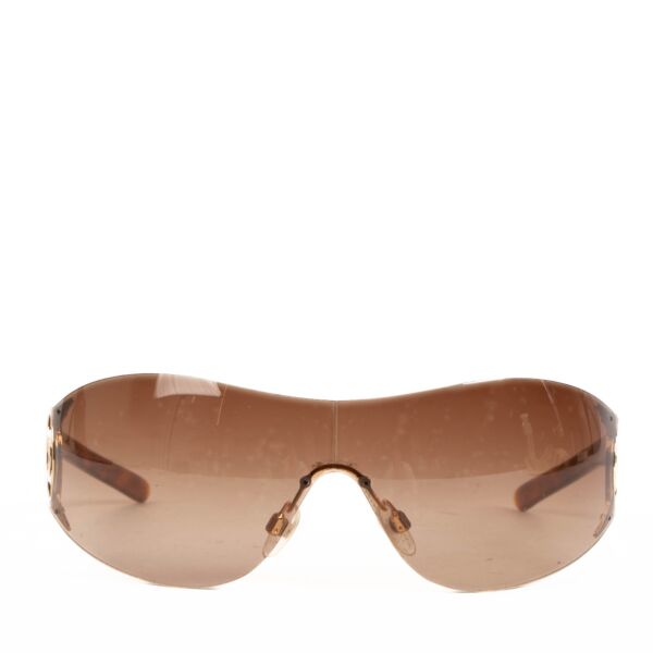 Shop safe online at Labellov in Antwerp this 100% authentic second hand Chanel Acetate Sunglasses