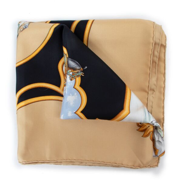 Buy safe online this 100% authentic Hermès silk scarf at Labellov Antwerp les chevaux des moghols.