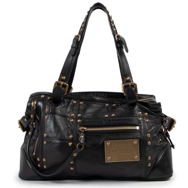 Shop now your favorite 100% authentic Louis Vuitton handbags, at Labellov. 