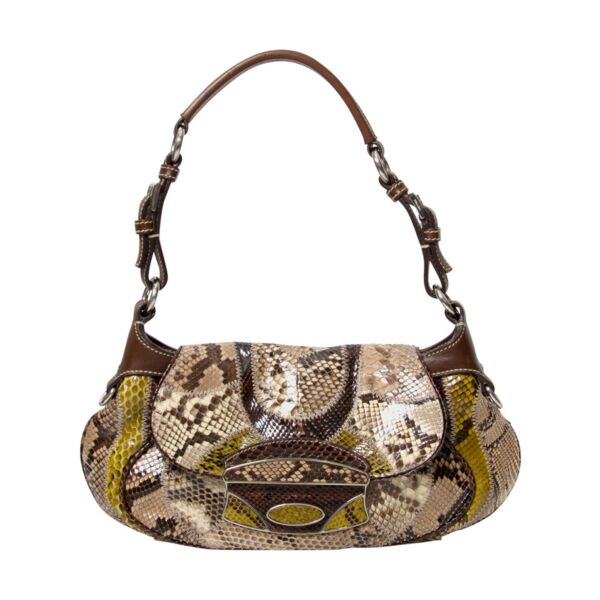 koop veilig online tweehands designer second hand prada phython schoudertas aan de beste prijs 