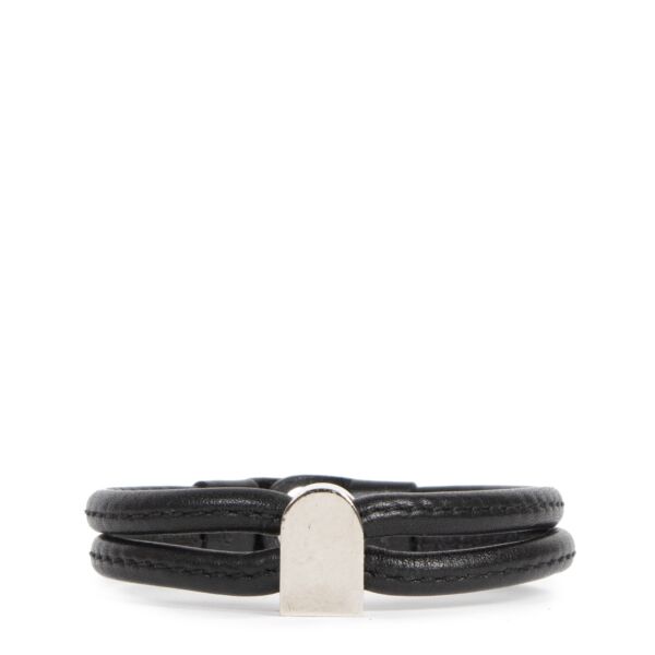 Shop safe online at Labellov in Antwerp this 100% authentic second hand Delvaux Black Leather Bracelet Silver D