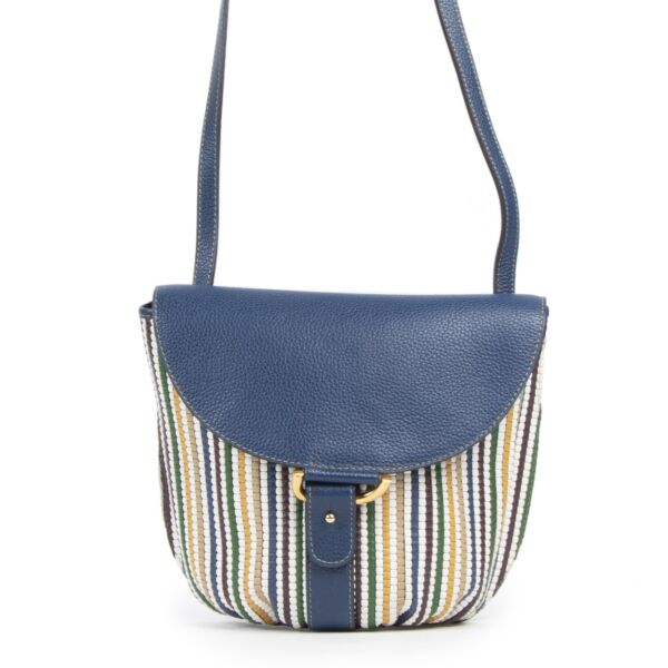 Buy authentic secondhand Delvaux Blue Toile De Cuir Crossbody bag  at the right price at LabelLOV. Safe and secure online shopping. Koop authentieke tweedehands met de juiste prijs bij LabelLOV. Authentique s